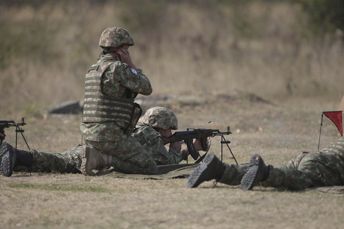 Ministrul Apărării și șeful Statului Major au vizitat batalionul poliției militare în pregătire pentru instrucție Ministrul Apărării Naționale, Radu Miruță, și șeful Statului Major al Apărării, generalul Gheorghiță Vlad, au efectuat marți o vizită la Batalionul 265 Poliție Militară