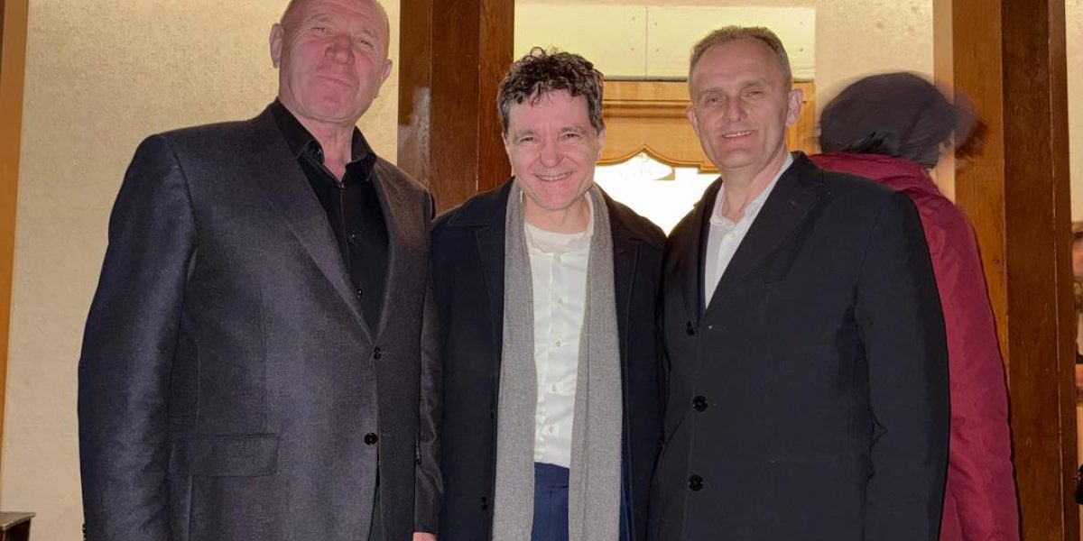 Nicușor Dan, la Cornu de Vinerea Mare: Cu primarul și PSD-iștii prahoveni