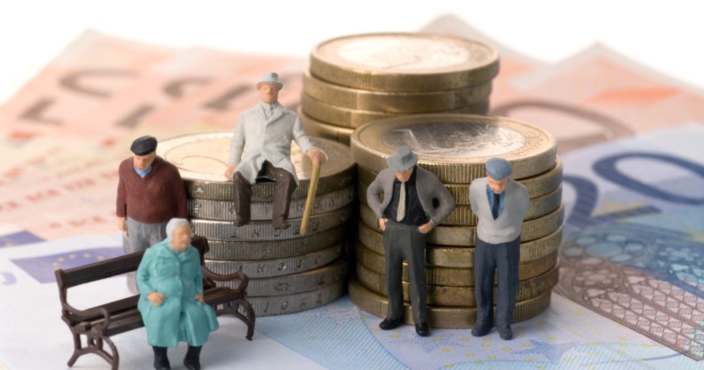 Guvernul a adoptat joi pachetul de solidaritate, un set de măsuri menite să sprijine cele mai vulnerabile categorii ale populației, printre care pensionarii cu venituri mici și copiii cu dizabilități