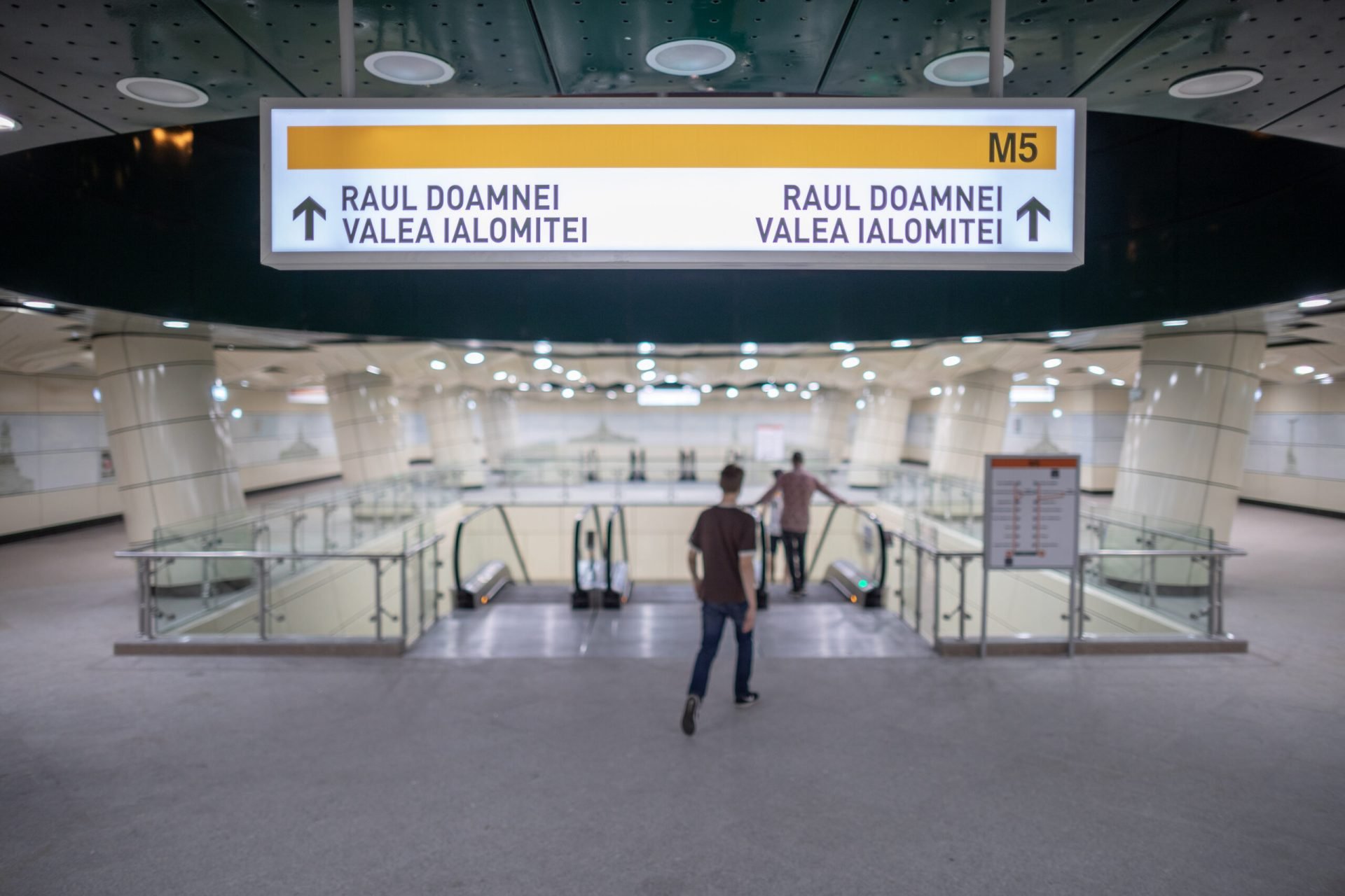 FOTO: Bucureștiul felin! Stațiile de metrou devin pisici cu povești
