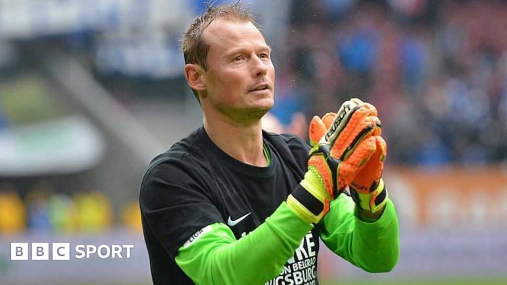 Alex Manninger claps his hands