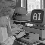 Multinaționalele înlocuiesc șefii cu inteligență artificială în proces continuu