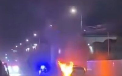 Mașină de poliție incendiată în trafic, sindicaliștii acuză neglijență la întreținere