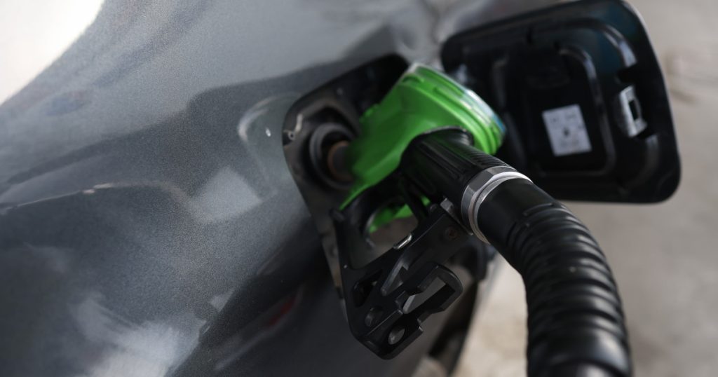 Benzina sub 8 lei: Vestе bunӑ pentru șoferi după două luni de scumpiri