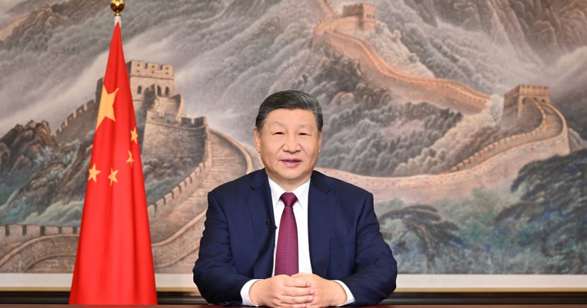 Xi Jinping solicită accelerarea planurilor pentru un nou sistem energetic în China Președintele Chinei, Xi Jinping, a cerut autorităților să intensifice eforturile în planificarea și construcția unui nou sistem energetic, într-un context marcat de turbulențe globale în sectorul energiei