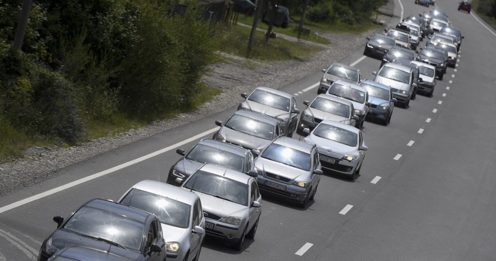 Aglomerație pe Valea Prahovei: Cozi infernale și pe autostrăzile spre București