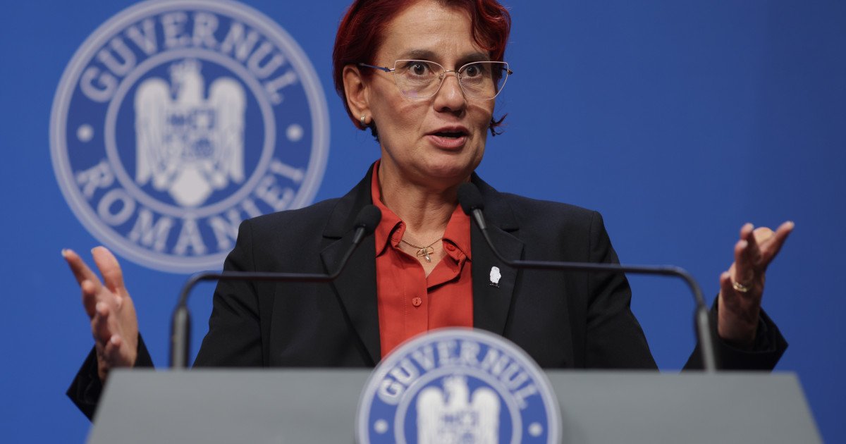 Guvernul a decis, vineri, să reducă acciza pentru motorina standard, măsură anunțată de purtătorul de cuvânt al Executivului, Ioana Dogioiu, după şedinţa extraordinară a Cabinetului