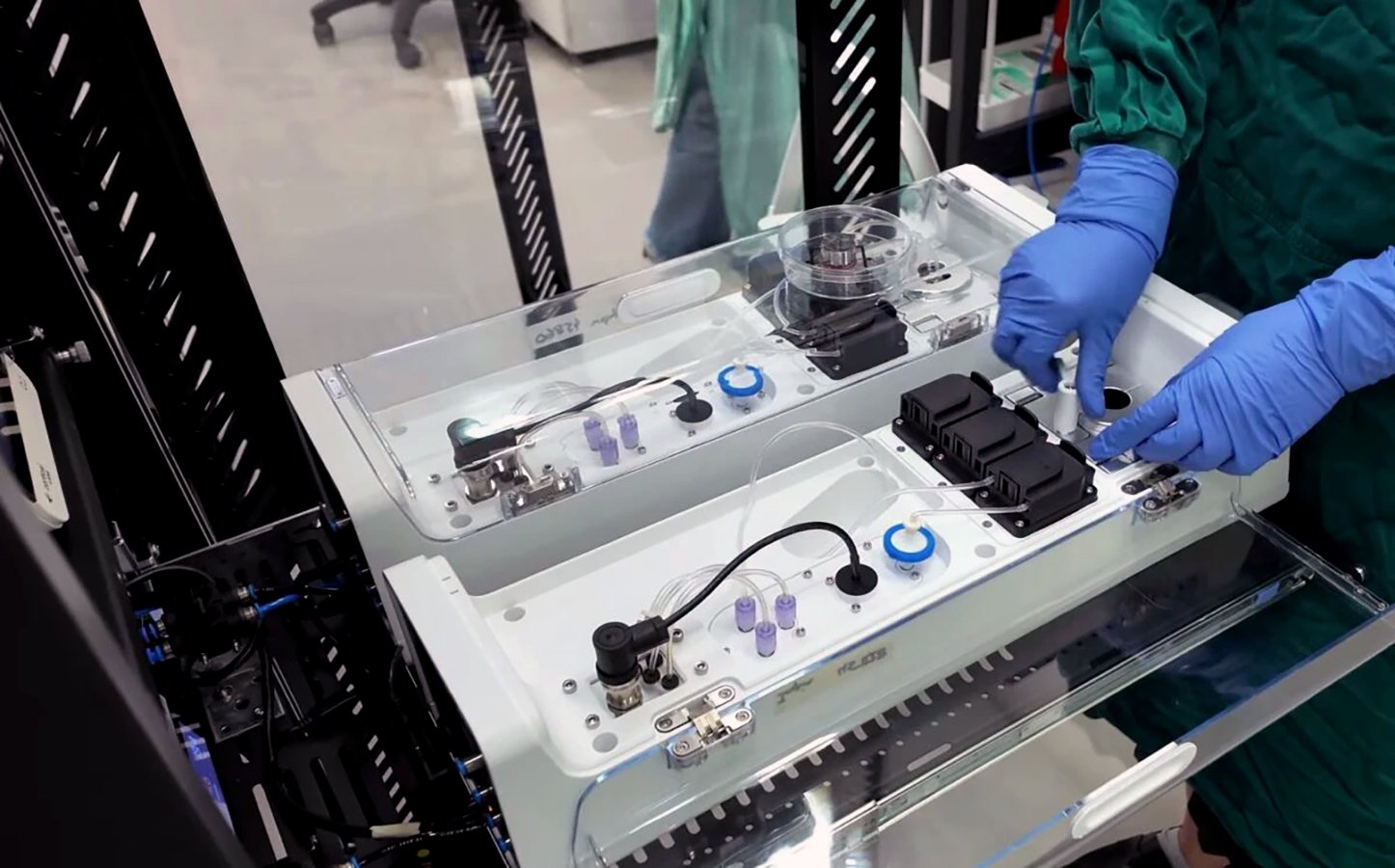 Un sistem de calcul bazat pe neuroni cultivați în laborator a fost prezentat recent de compania australiană Cortical Labs, oferind o perspectivă diferită asupra viitorului inteligenței artificiale