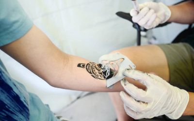 Tatuajele, un scut împotriva cancerului de piele? Studiu-șoc despre melanom