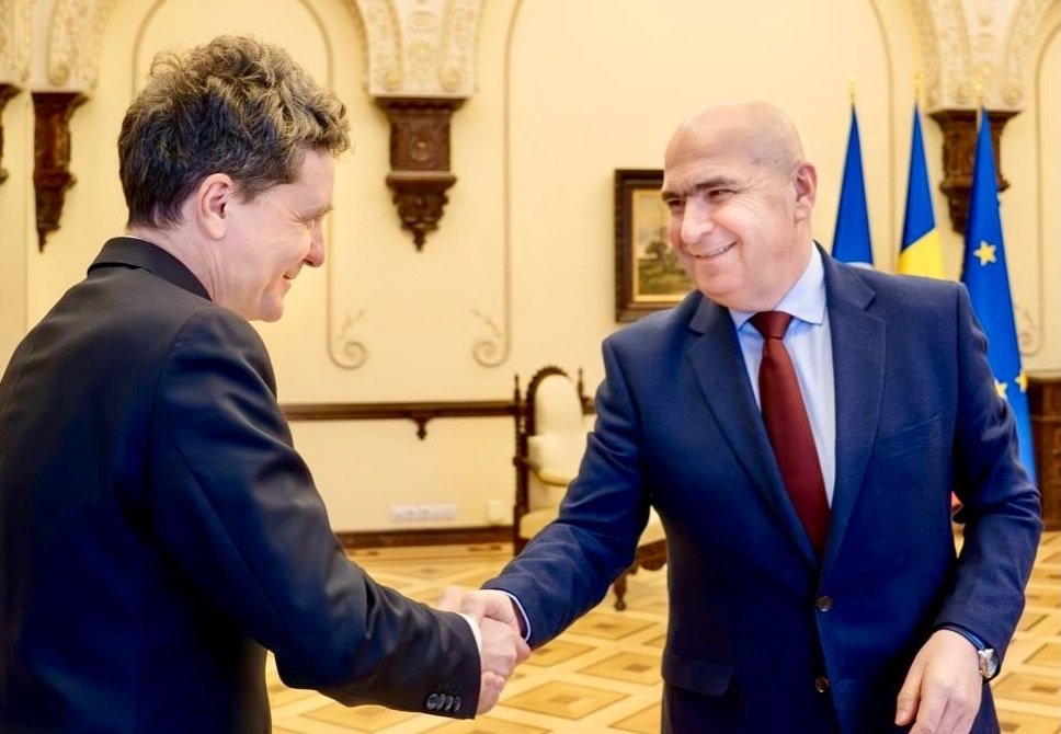 Președintele Nicușor Dan răspunde dacă va cere demisia premierului Ilie Bolojan în contextul amenințărilor PSD Nicușor Dan, președintele Uniunii Salvați România, a fost întrebat marți la Timișoara dacă va solicita demisia premierului Ilie Bolojan în cazul în care PSD declară că se va retrage din guvern