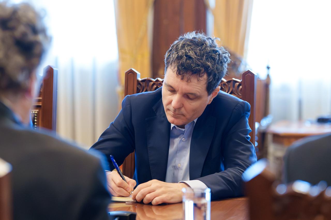 Ministrul Justiției a transmis propunerile pentru conducerea marilor parchete către Președinte Ministrul Justiției, Radu Marinescu, a depus oficial, marți, la Palatul Cotroceni, propunerile pentru numirea conducerilor celor mai importante parchete din țară