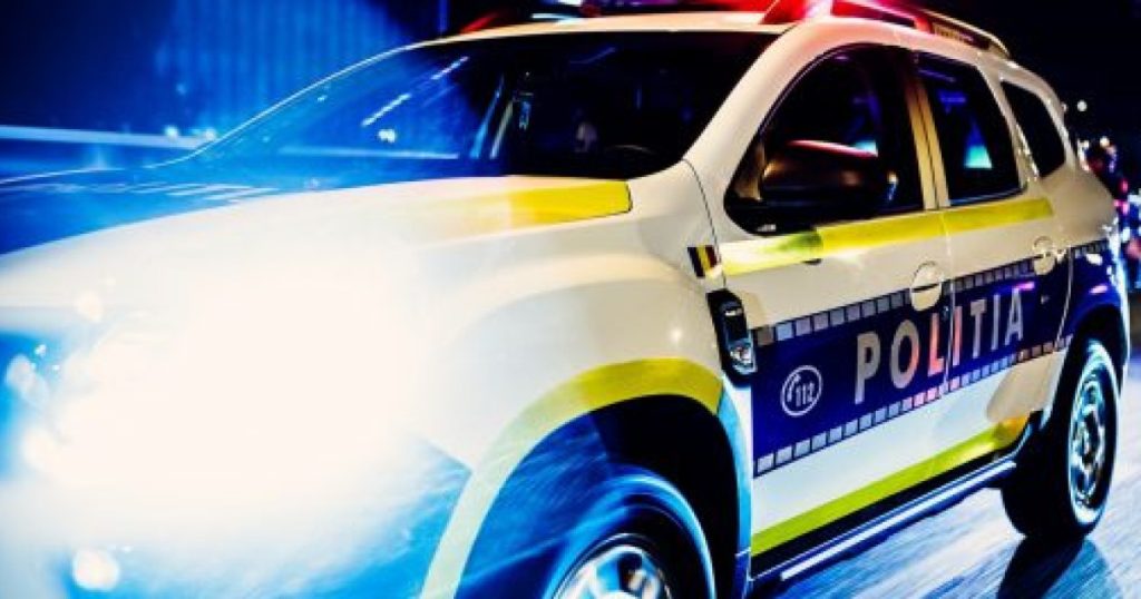 Paște cu scandal în Prahova: Polițiști amenințați cu sabia, autospecială avariată