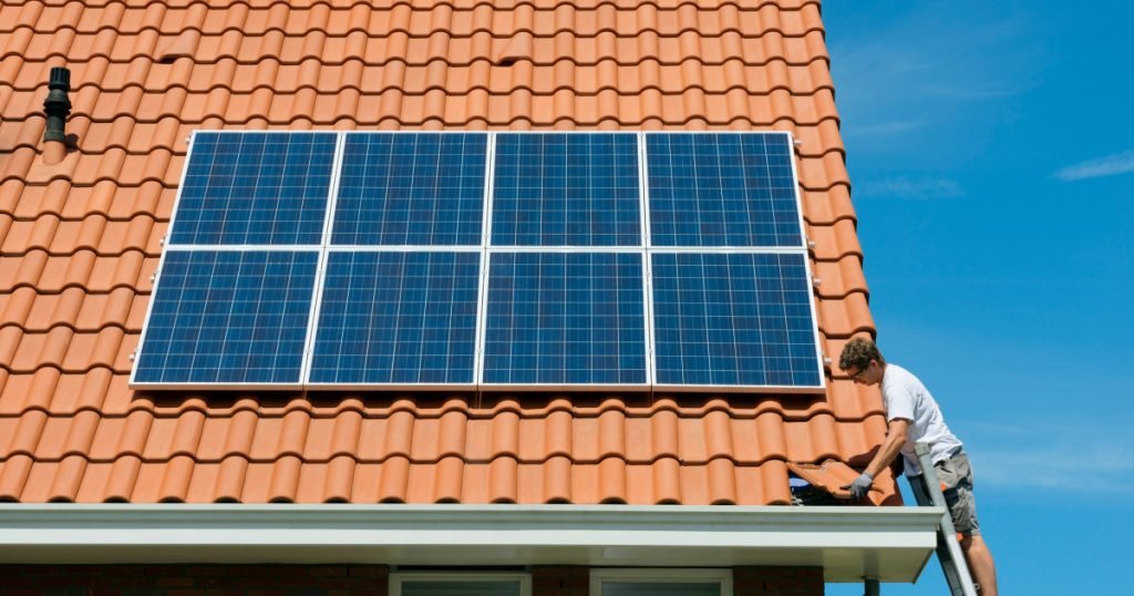 Autoritatea Națională de Reglementare în domeniul Energiei (ANRE) a pus recent în consultare publică un proiect de ordin care stabilește normele clare pentru înregistrarea și recunoașterea comunităților de energie în România