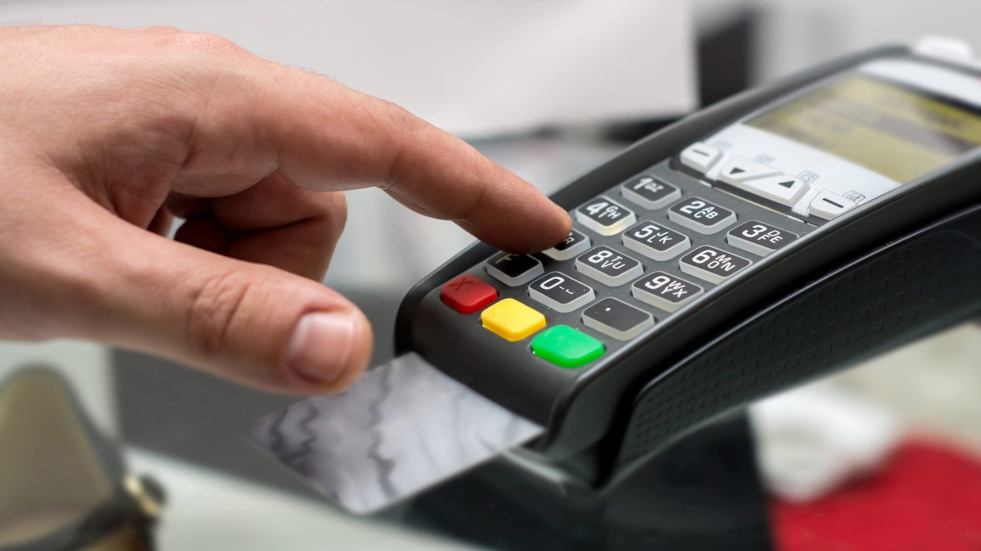 Cardul, singura metodă de plată în restaurante: Când dispare numerarul?