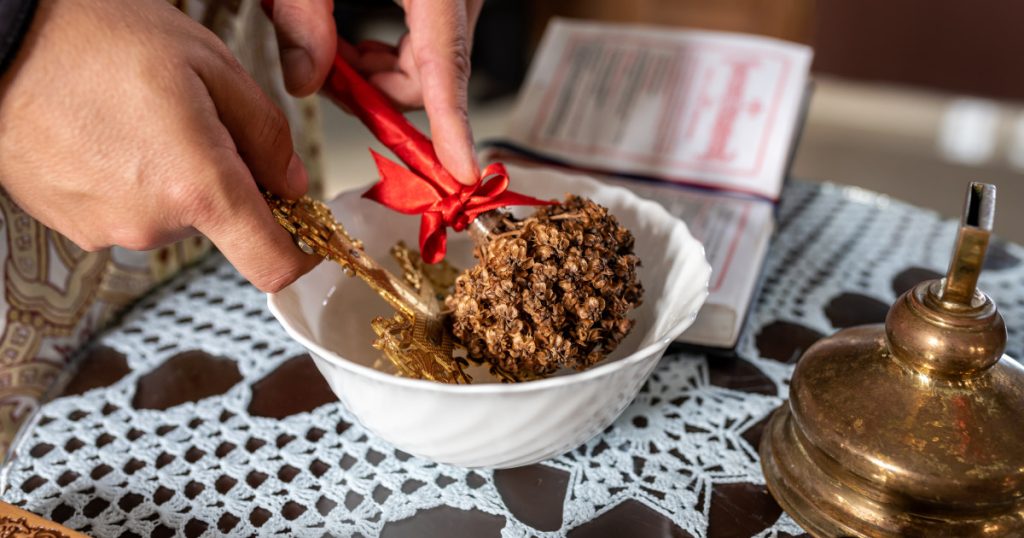 Agheasma Mică de Izvorul Tămăduirii: Ce spune preotul despre ritual