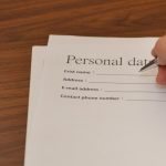 Atenție la formularele online: Ce înseamnă „First Name” și „Last Name”! Eroarea de care te ferești