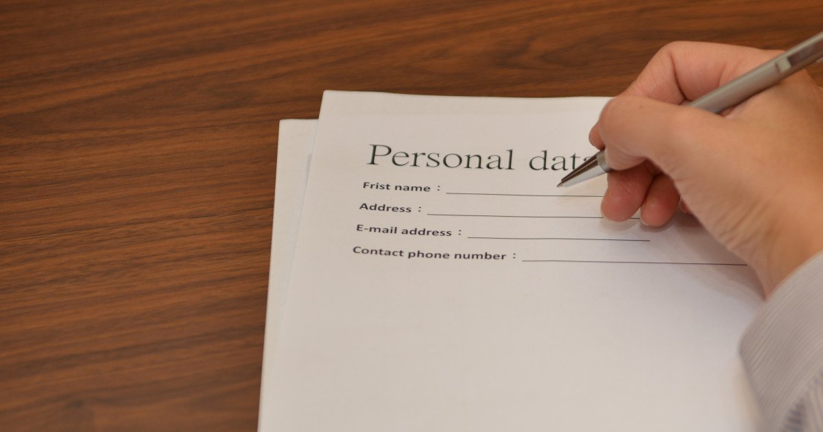 Atenție la formularele online: Ce înseamnă „First Name” și „Last Name”! Eroarea de care te ferești