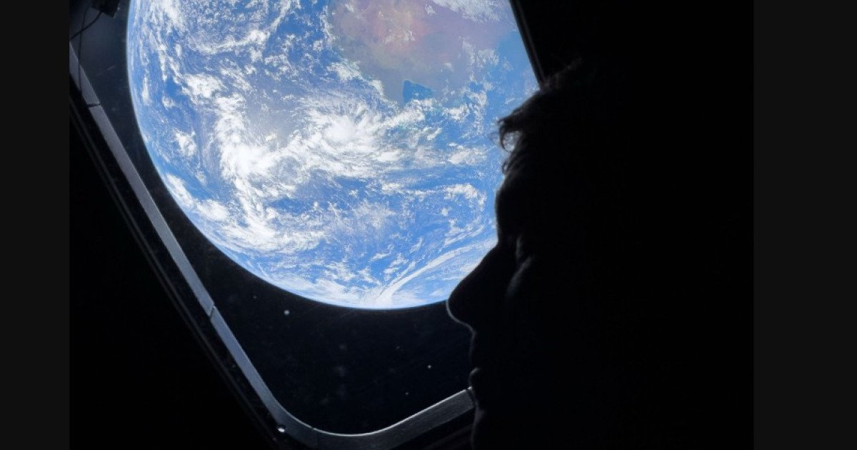 Astronauţii misiunii Artemis 2 a NASA au continuat duminică drumul spre Lună, atingând două treimi din totalul parcurs, iar imaginile surprinse de echipaj au dezvăluit pentru prima dată faţa ascunsă a satelitului natural al Pământului