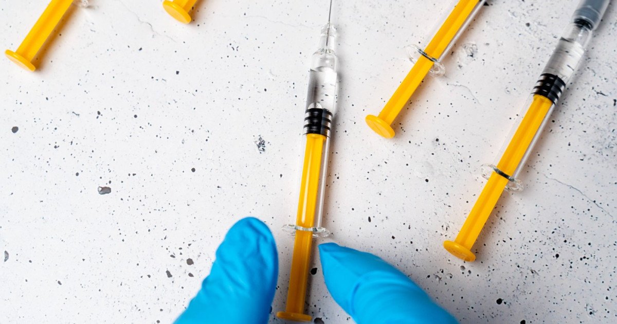 Polonia va fi nevoită să distrugă aproximativ 64 de milioane de doze de vaccin împotriva COVID-19, după ce o hotărâre judecătorească nu i-a permis să refuze preluarea acestora