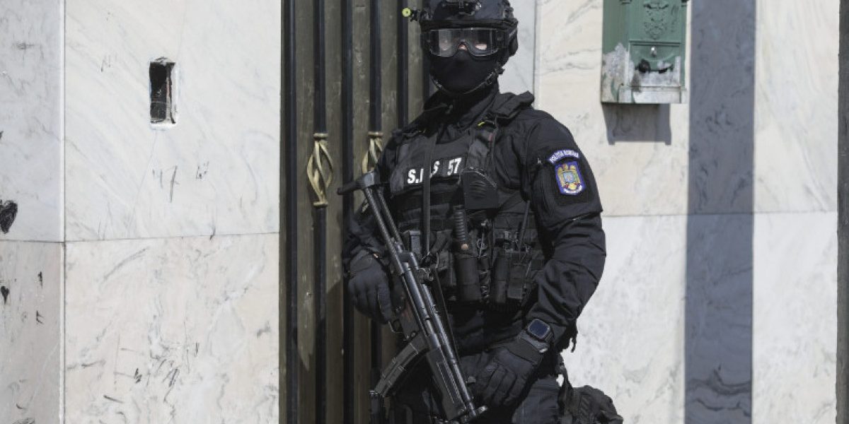 Percheziții-fulger în București și Ilfov: „Parc” de mașini de lux cu acte false