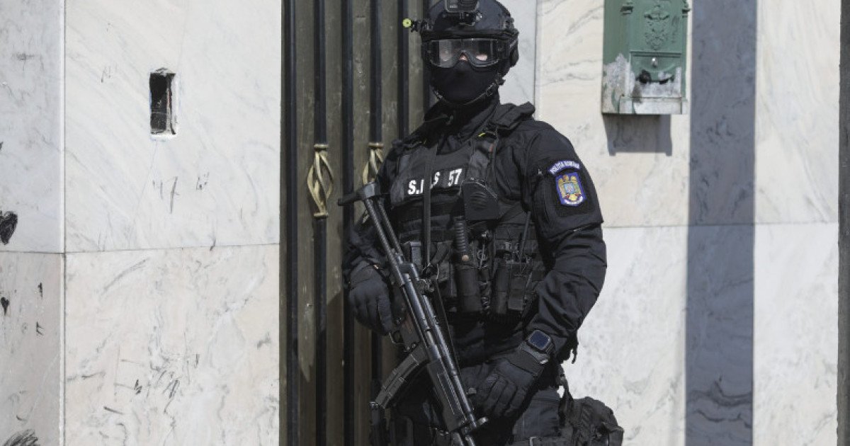 Percheziții-fulger în București și Ilfov: „Parc” de mașini de lux cu acte false