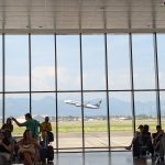 Patru aeroporturi din Italia limitează realimentarea din cauza crizei de combustibil