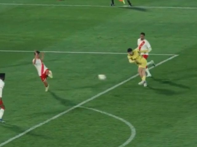 ”Dați-i 'Puskasul' acum!”. Și-au pus mâinile în cap, după ce a dat rabona din afara careului: ”E o nebunie!”