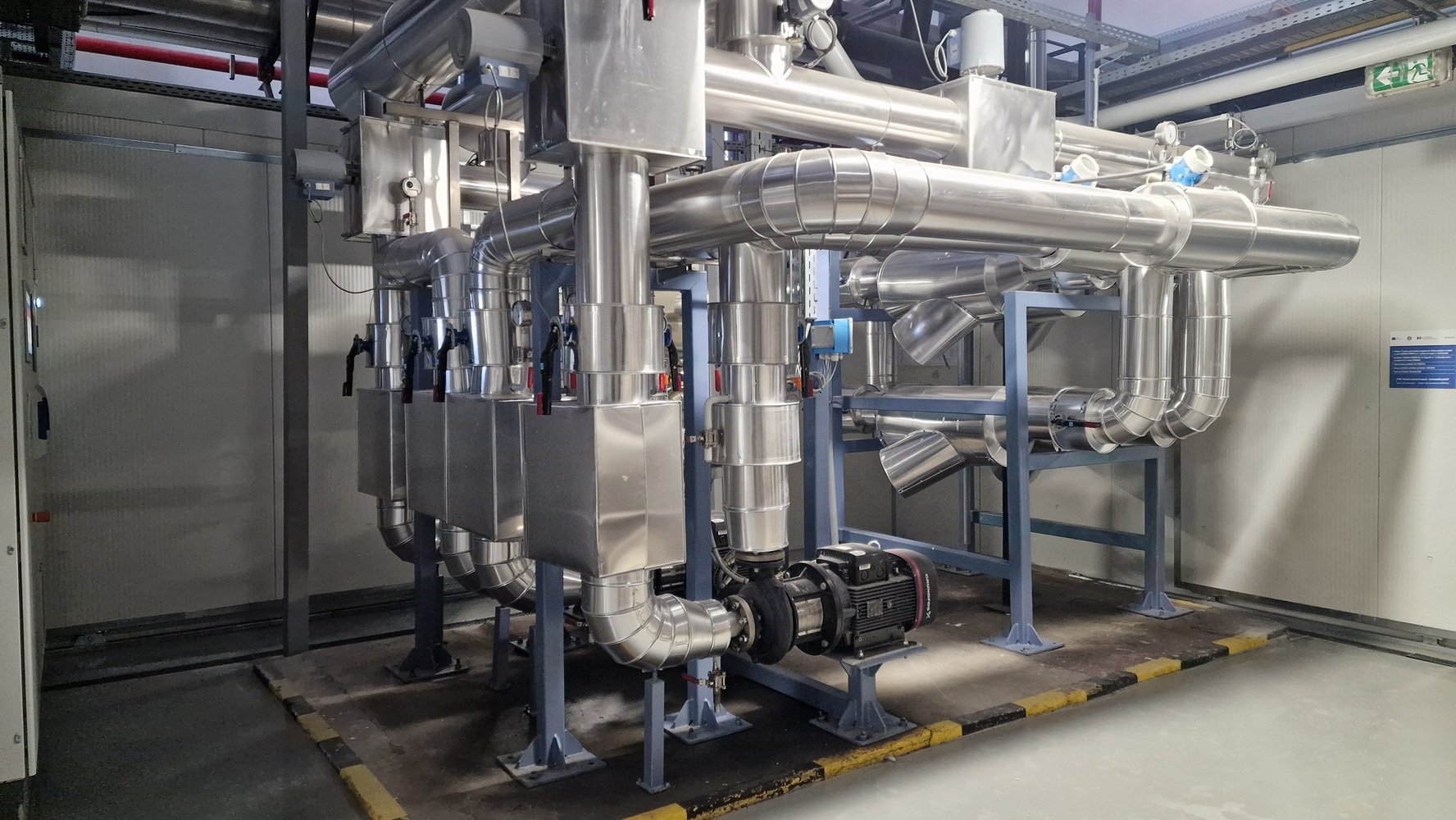 Heineken România a finalizat recent un proiect major destinată creșterii eficientei energetice și reducerii emisiilor de carbon în fabricile din Craiova și Ungheni (județul Mureș)