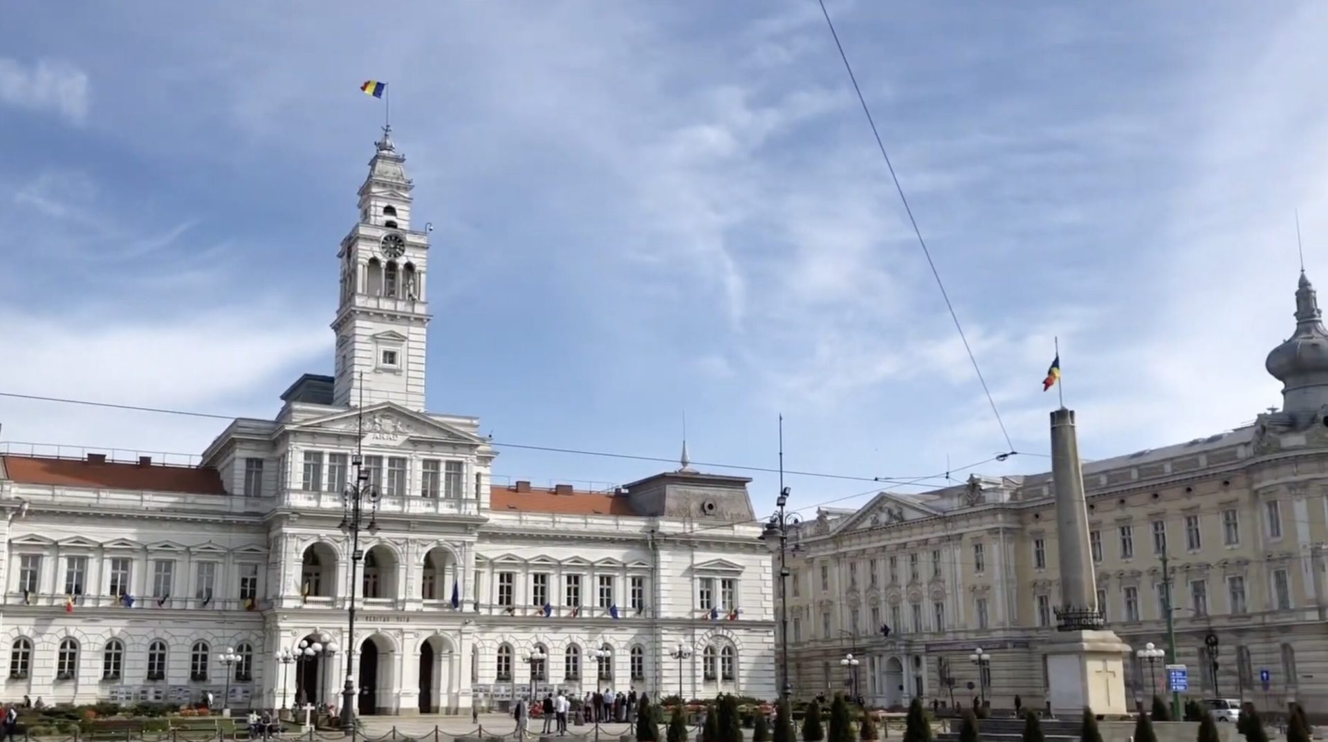 Primăria Arad a anunțat că nu va face disponibilizări în cadrul măsurilor de reducere a cheltuielilor, deoarece se încadrează în limita maximă de personal stabilită de Guvern