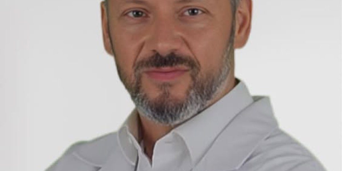 Un neurochirurg din Constanța s-a pretins profesor la Stanford și a taxat cu peste 4.000 de euro un produs de 187 lei