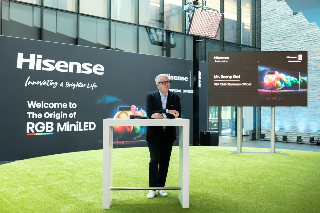Hisense, partenerul FIFA, lansează gama TV 2026 RGB MiniLED la sediu