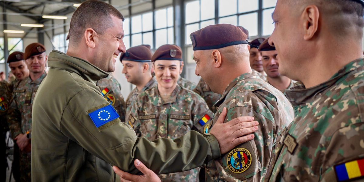 Miniștrii Apărării și Șefii MApN, în vizită la militarii români din Bosnia