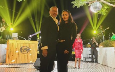 Laurențiu Reghecampf a venit în România. A fost surprins împreună cu familia și angajata din Filipine