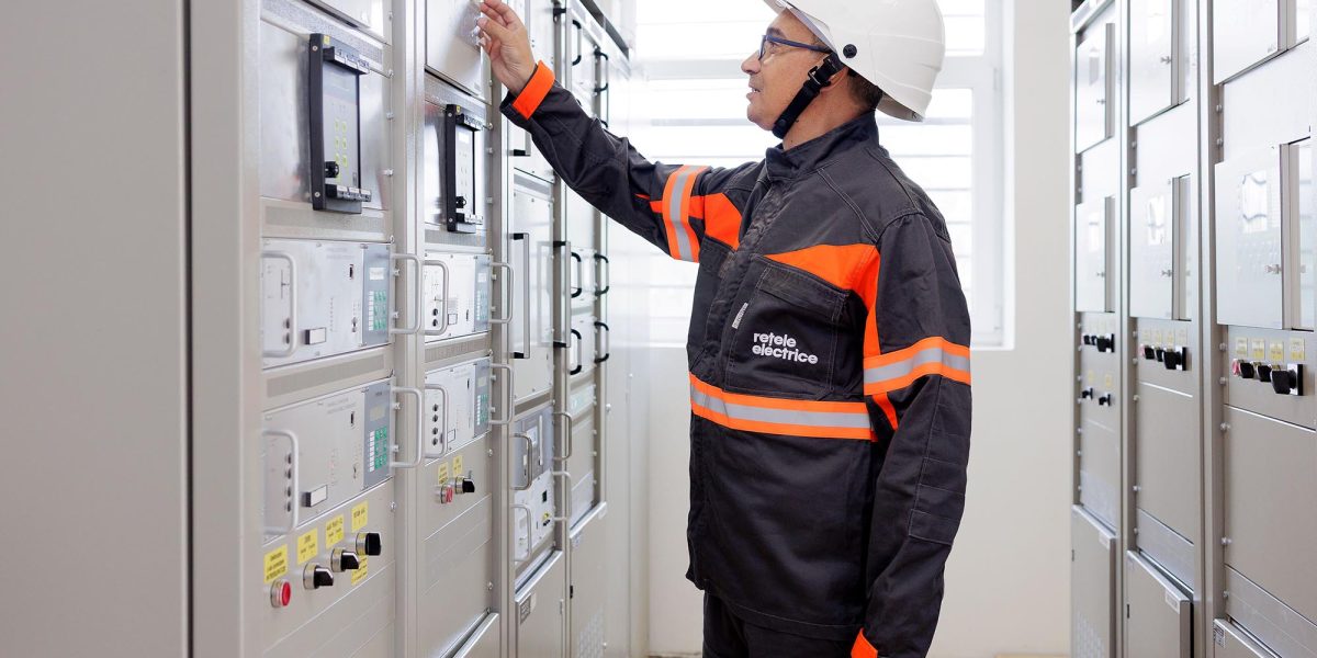 Retele-Electrice-Romania_statia-Mamaia_resize.jpg - StiriAlese