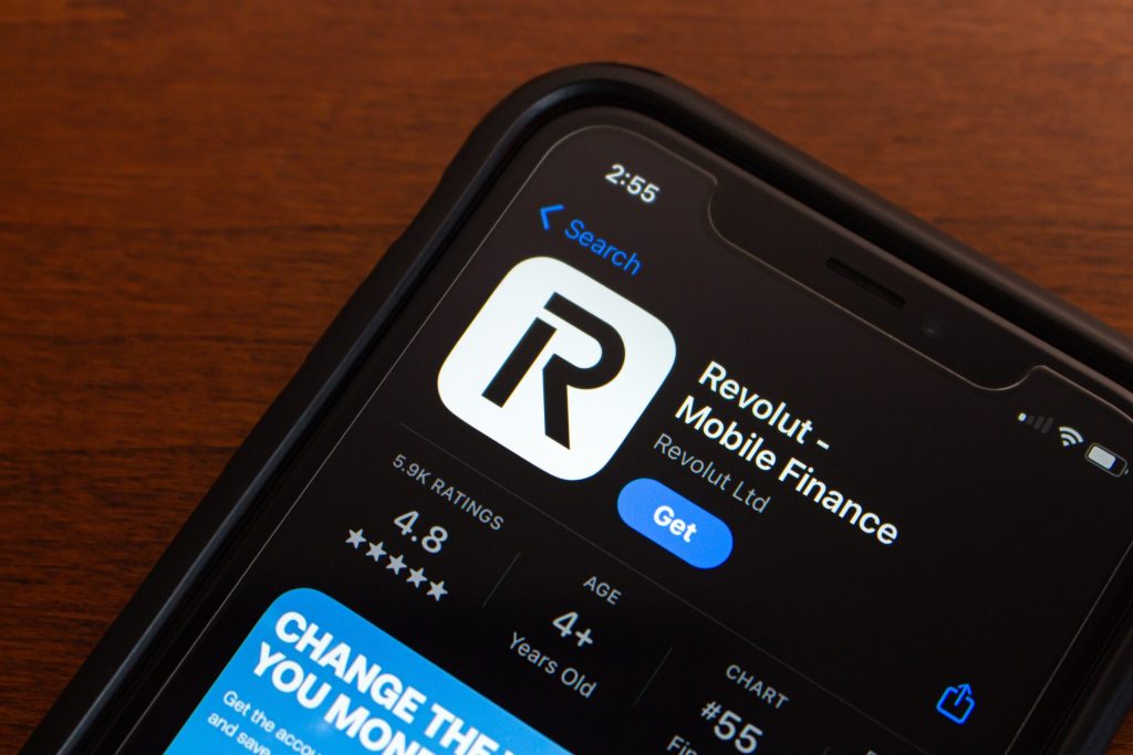 Revolut a fost amendată cu 11,5 milioane de euro în Italia pentru informații înșelătoare legate de comisioane și condiții de investiții