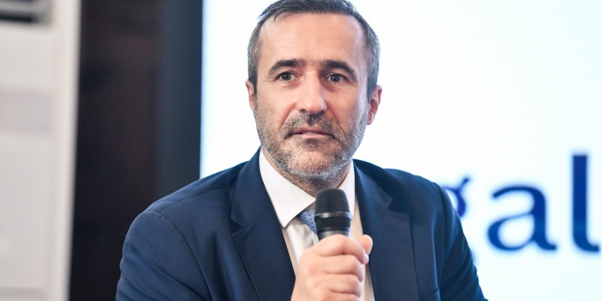 Statul vrea să scoată străinii de pe piață: Patronatele se tem de dezastru