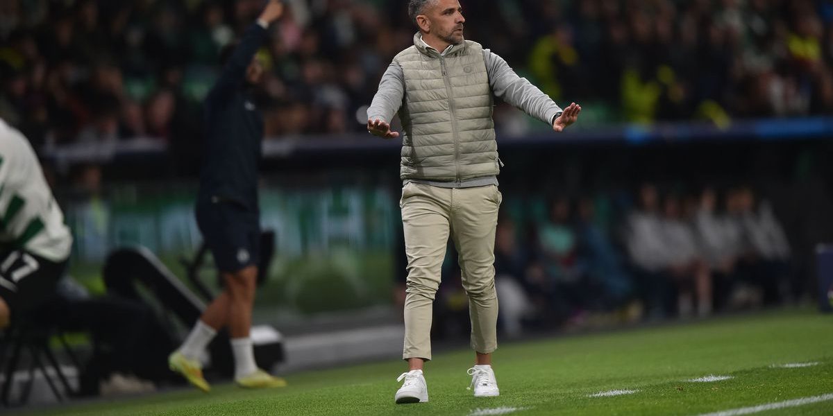 Cabeça levantada, esperança e apoio em Londres: tudo o que disse Rui Borges