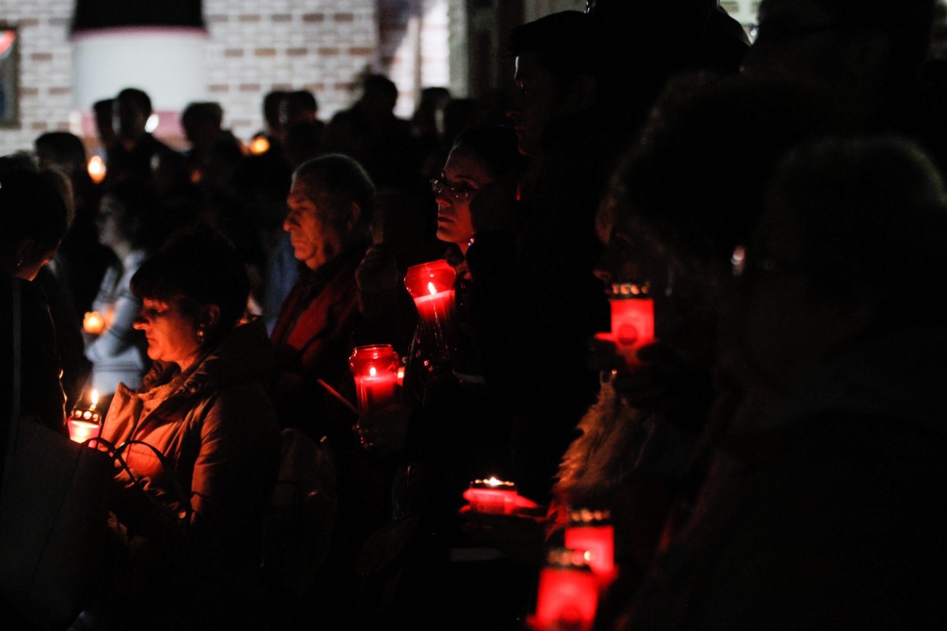 Românii, cu sufletul la Slujba de Înviere: Trei din patru vor merge la biserică Bucurie mare în sufletele românilor, în prag de Paște