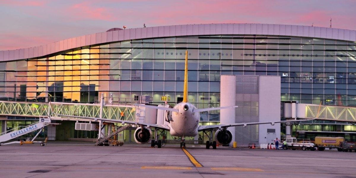 Șapte stații de încărcare rapidă pentru mașini electrice vor fi montate la Aeroportul Otopeni până vara aceasta