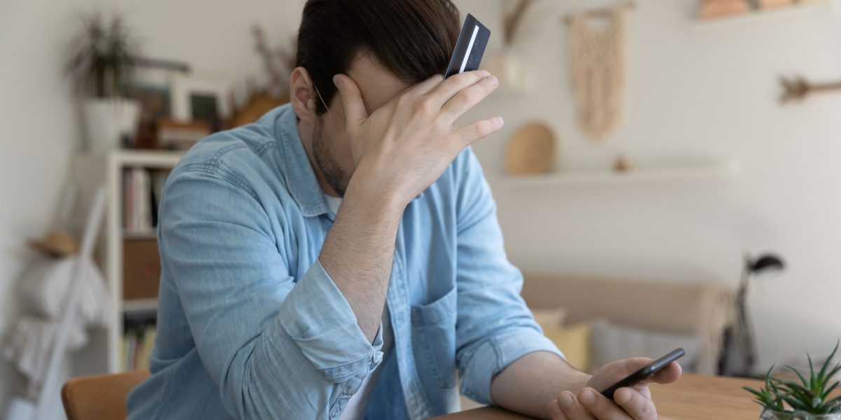 Cum să eviți capcanele hackerilor în perioadele pascale: 10 scenarii folosite de infractori