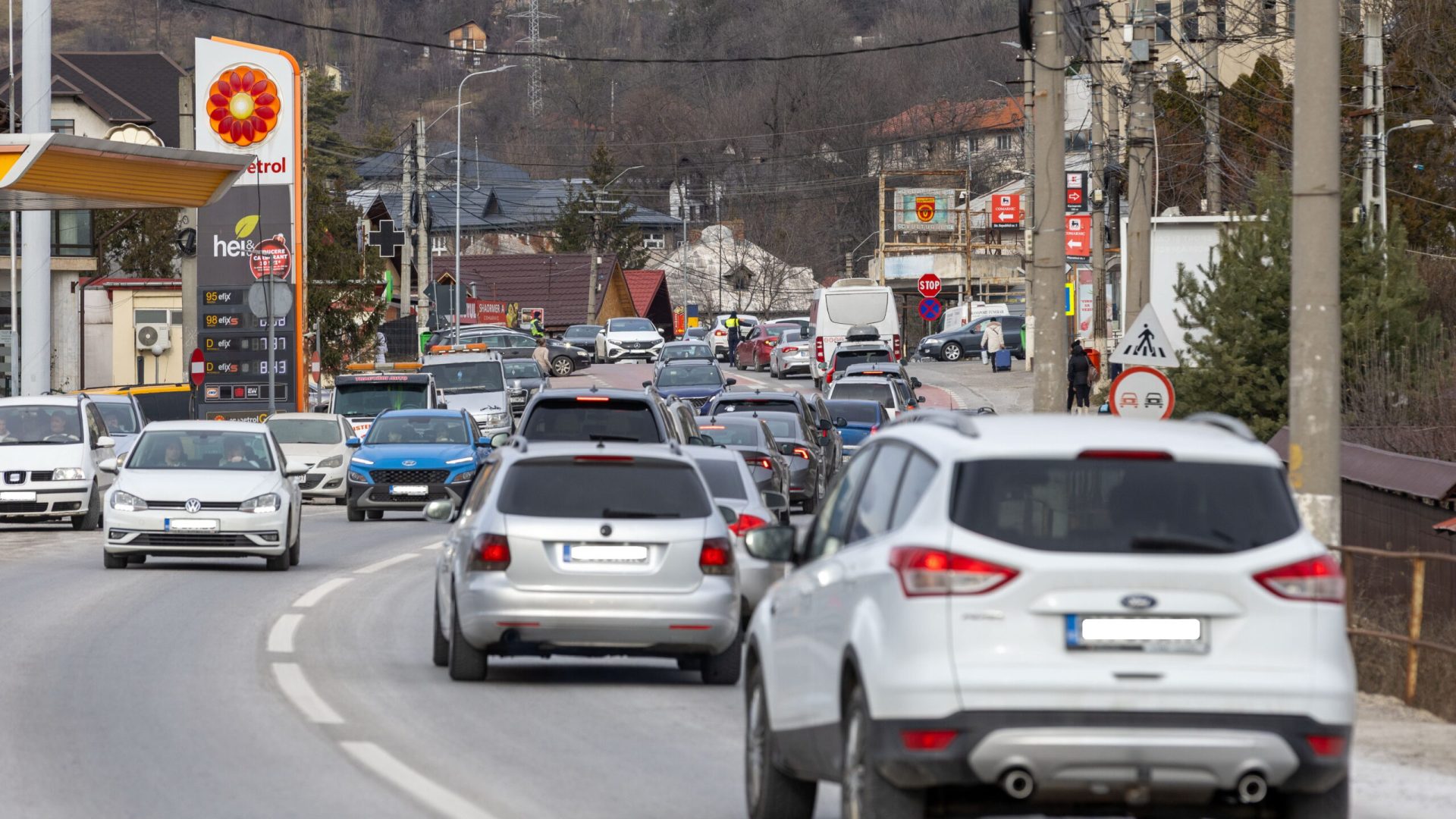 Blocaj infernal pe Valea Prahovei: DN1 și DN7, paralizate de mașini! Poliția avertizează