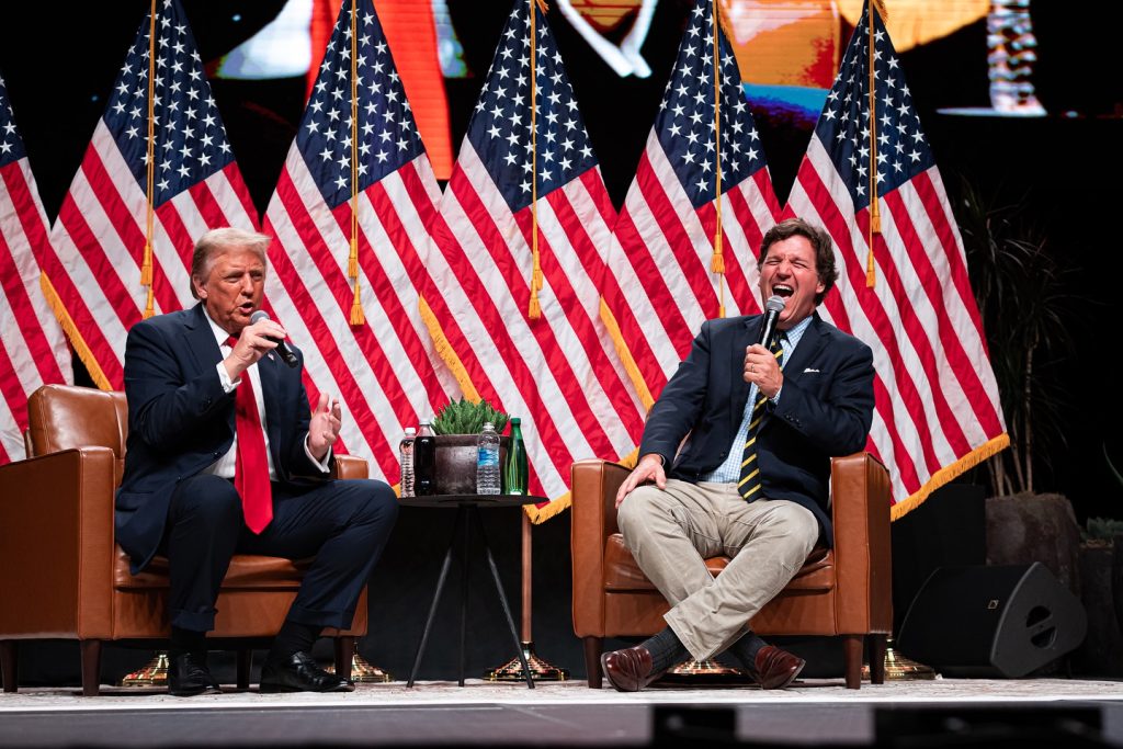 Tucker Carlson, regret amar după susținerea lui Donald Trump: „Mă chinuie”