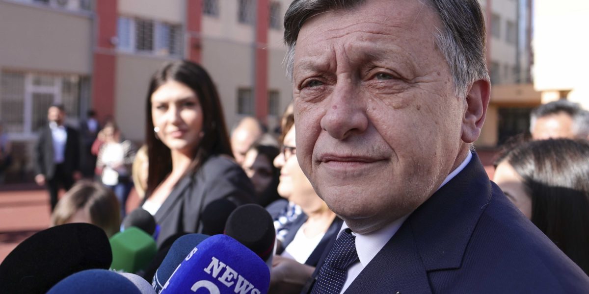 VOT_CRIN_ANTONESCU_043_POOL_INQUAM_Photos_Octav_Ganea.jpg - StiriAlese