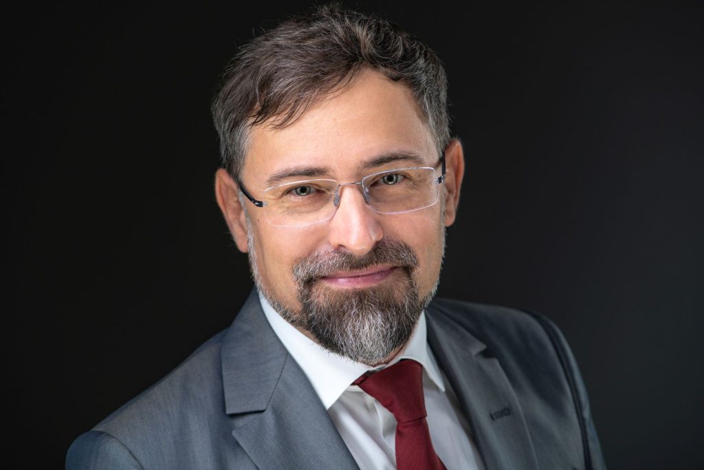 Peste 30% din români, atrași de licitațiile online. Active în distress, pe val