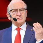 Când mâncăm cozonac și mielul de Paște? Răspunsul medicului Vlad Ciurea