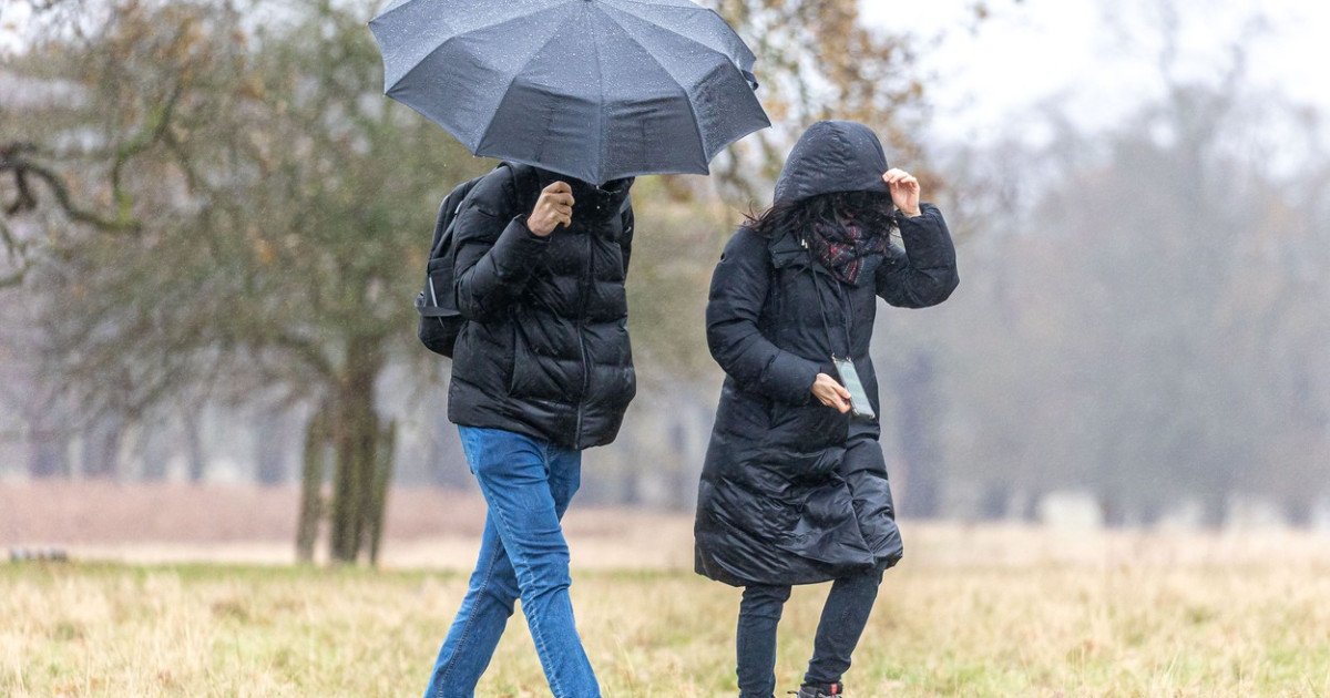 Vreme rea în aproape toată țara: meteorologii au emis o nouă informare de ploi, vânt puternic și ninsori. Cum va fi în Capitală