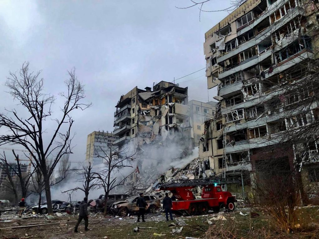Două persoane au fost ucise și alte trei rănite în urma unor atacuri aeriene rusești în regiunea Dnipro din estul Ucrainei, conform informațiilor furnizate vineri de administrația regională