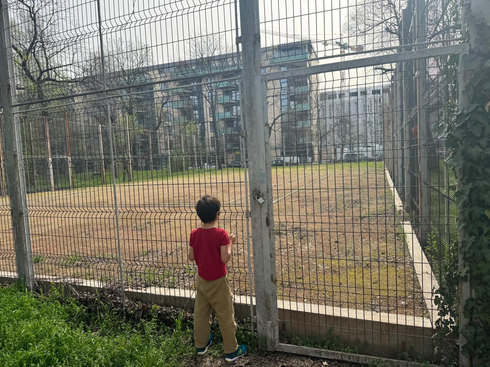 Aproximativ o mie de persoane au semnat o petiție online, inițiată de locuitorii din zona Domenii–Grivița–Chibrit, solicitând intervenții urgente pentru salvarea Bazei Sportive Cireșarii