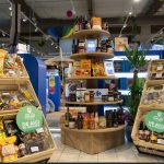 Artizani români, căutați de Carrefour: De la tarabă, pe rafturile magazinelor