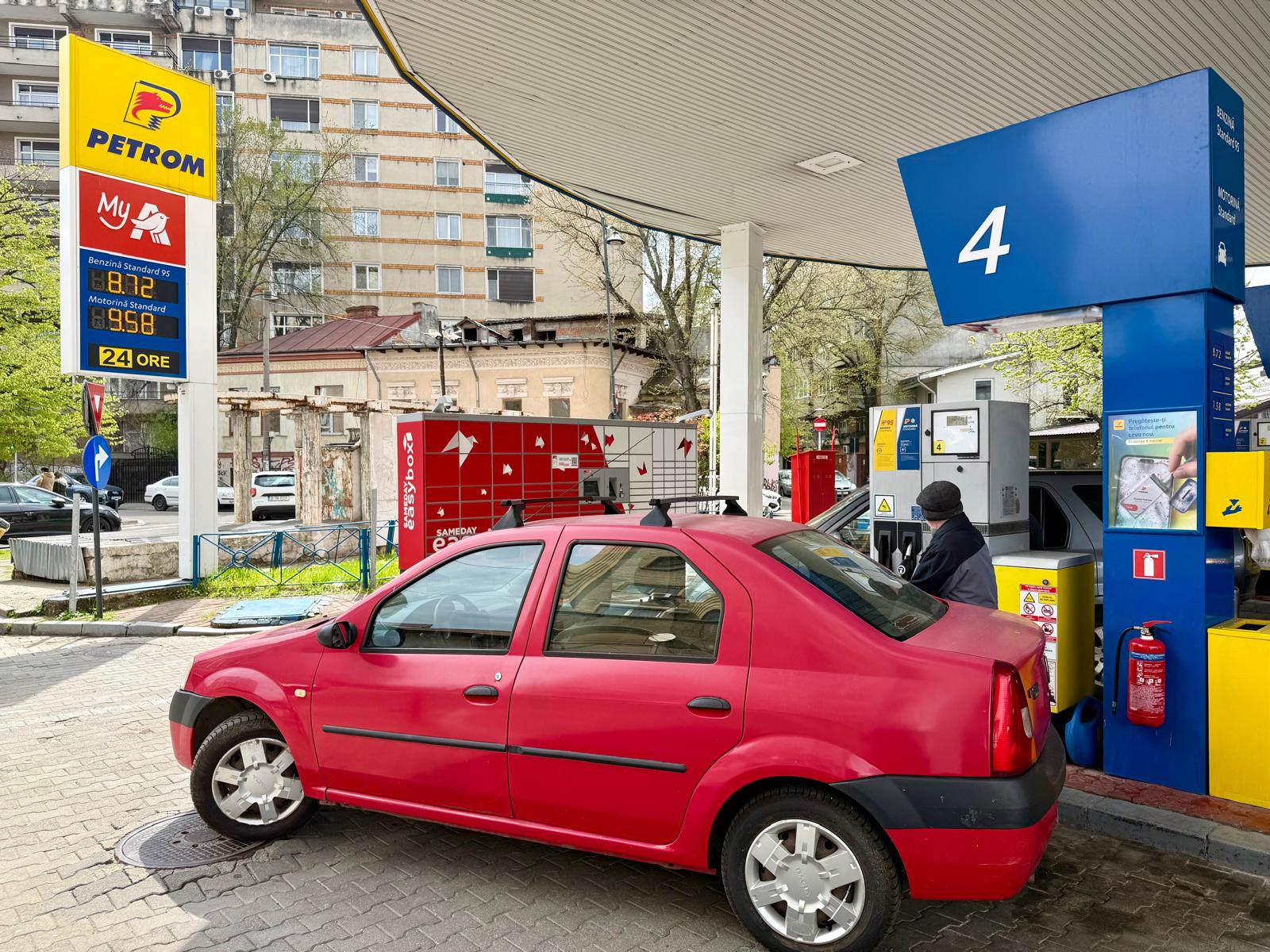 Benzina și motorina, MAI IEFTINE la Petrom: Cât costă acum un litru